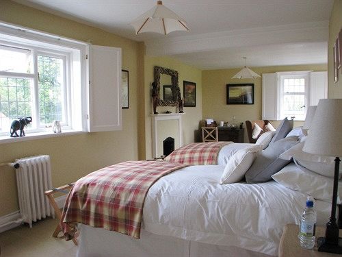 مبيت وإفطار The Hough