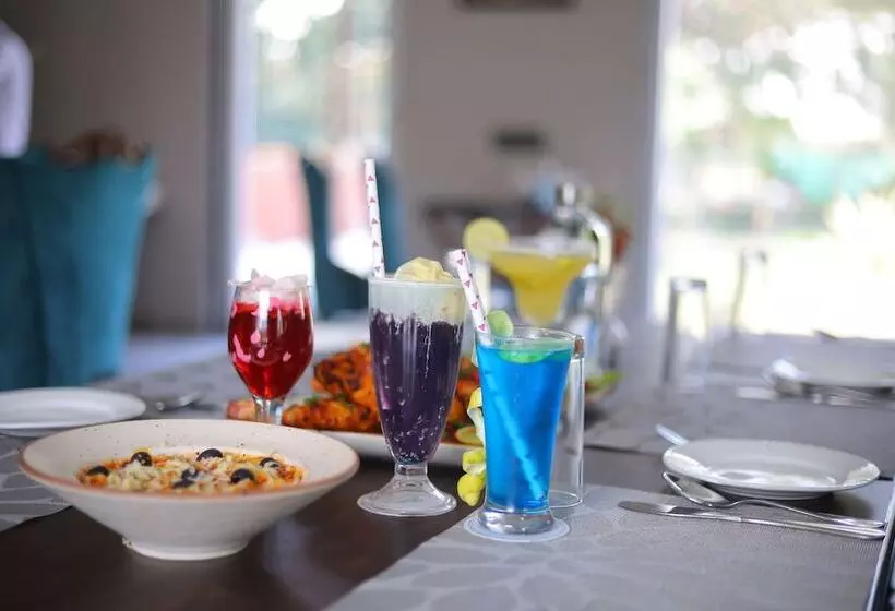 Отель Mango Bloom River Resort