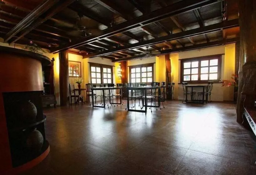 Отель Travelbee Heritage Inn