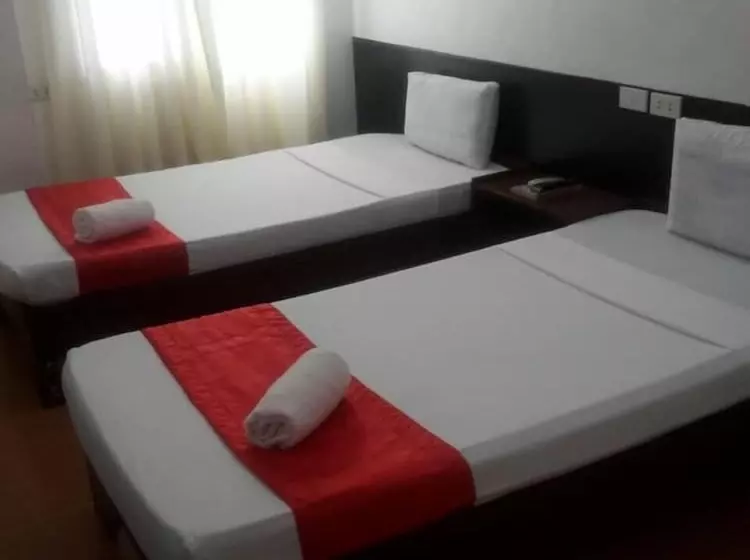 Отель Travelbee Heritage Inn