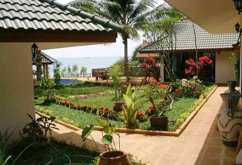 Idyllic Samui Beach Villa Resort