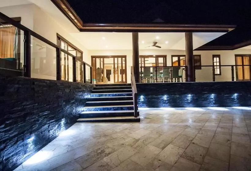 Idyllic Samui Beach Villa Resort