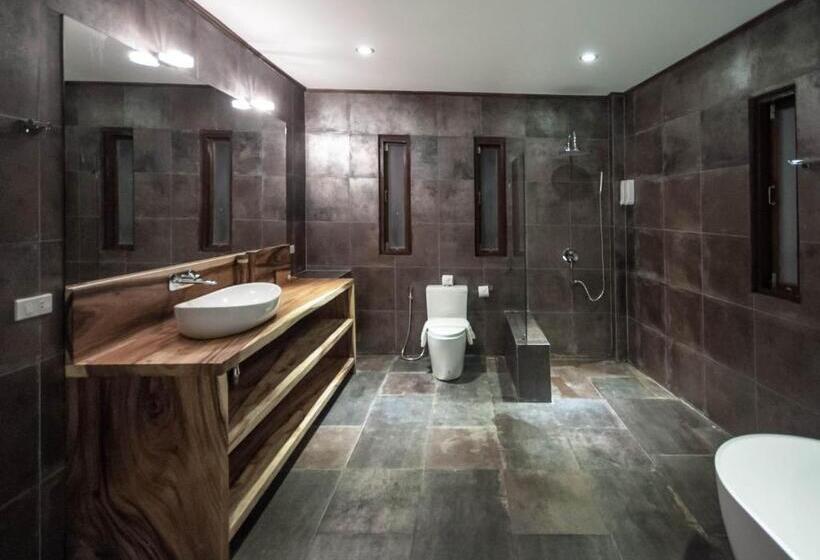 Idyllic Samui Beach Villa Resort