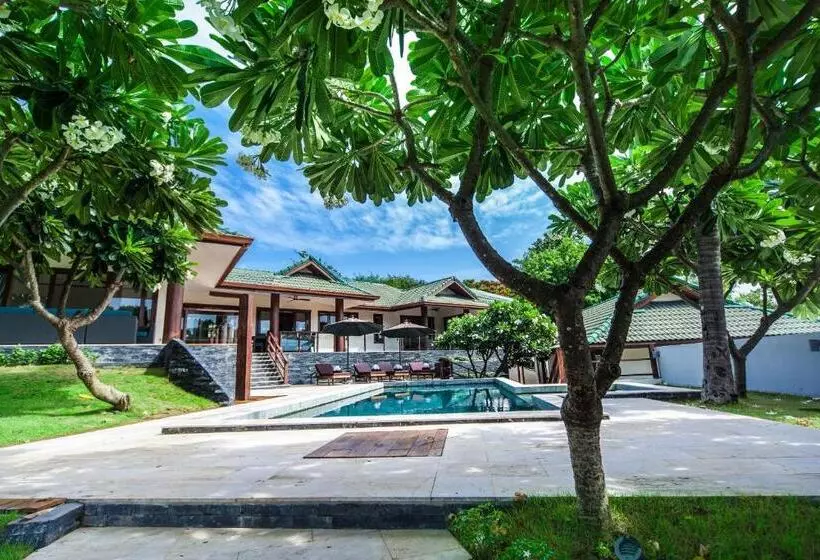 Idyllic Samui Beach Villa Resort