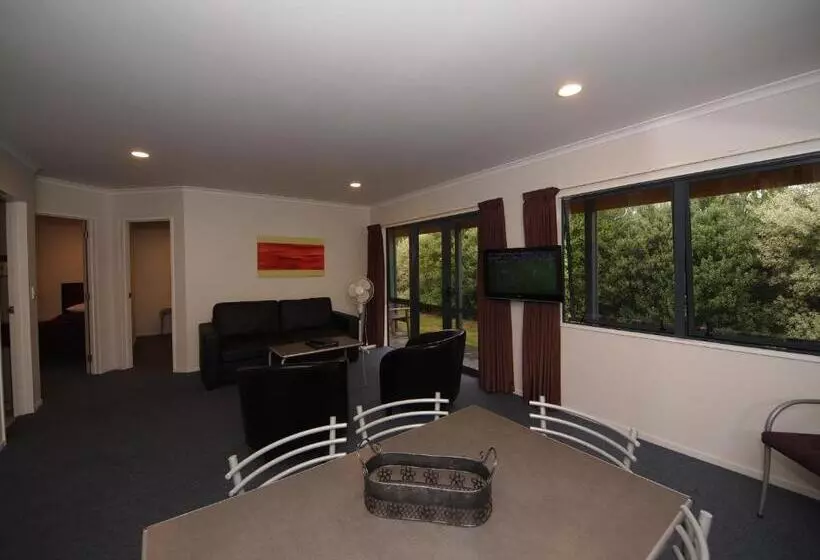 모텔 Asure Oak Estate Motor Lodge