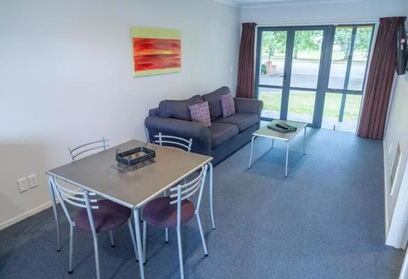 모텔 Asure Oak Estate Motor Lodge