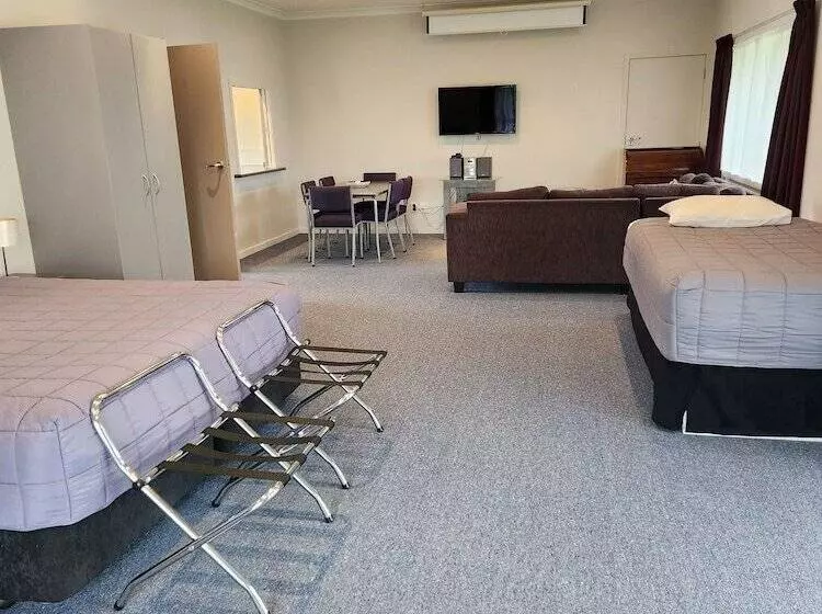 모텔 Asure Oak Estate Motor Lodge