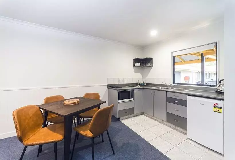 모텔 Asure Oak Estate Motor Lodge