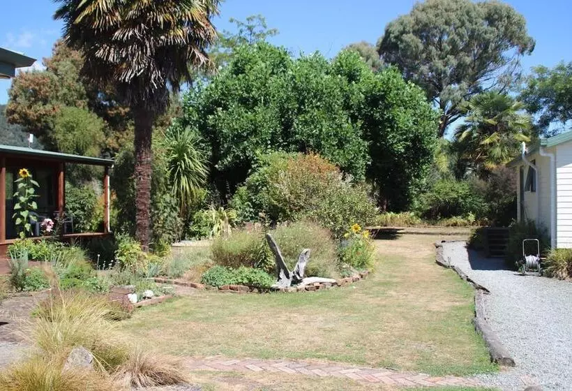 Off The Beaten Trail Accommodation & Bike Tours