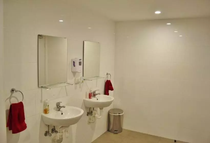 Quokka Backpackers Hostel Perth Note Valid Passport Required To Check In