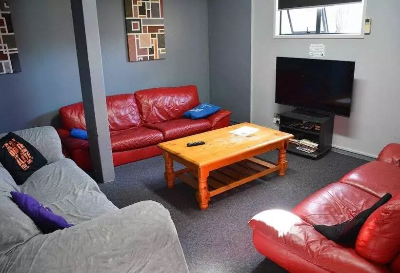 Taupo Urban Retreat   Hostel