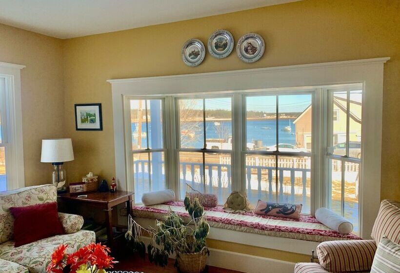 ベッドアンドブレックファースト Elsa S Inn On The Harbor