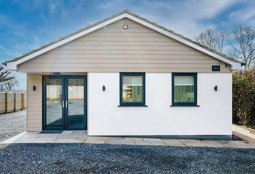 Fantastic And Sleek 3bd Home Wrington Bristol