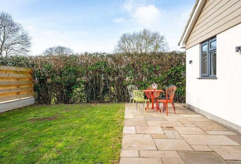 Fantastic And Sleek 3bd Home Wrington Bristol