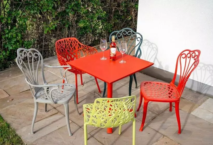 Fantastic And Sleek 3bd Home Wrington Bristol