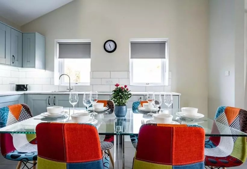 Fantastic And Sleek 3bd Home Wrington Bristol