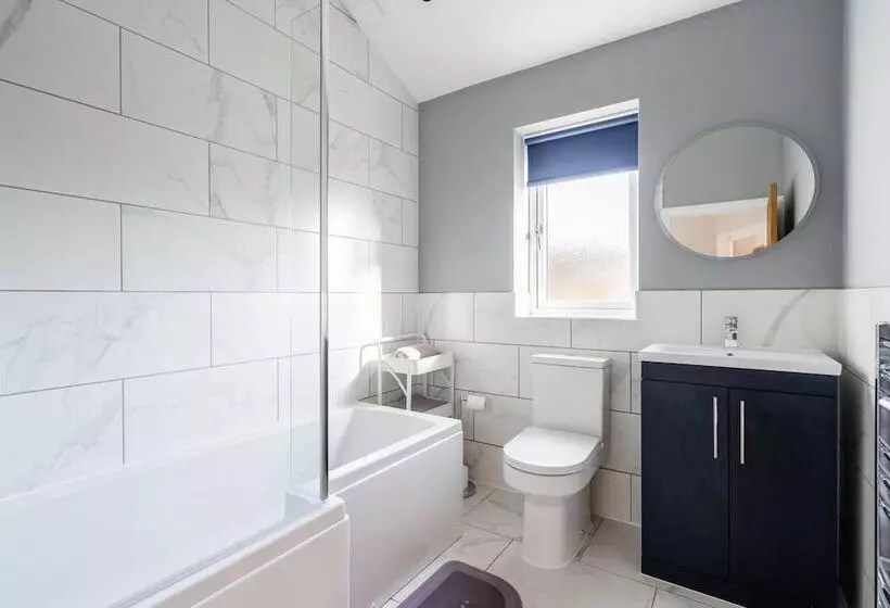 Fantastic And Sleek 3bd Home Wrington Bristol