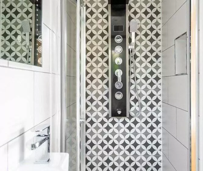 Fantastic And Sleek 3bd Home Wrington Bristol