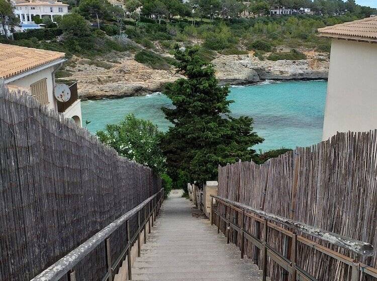 هتل Flipflop Cala Mandia