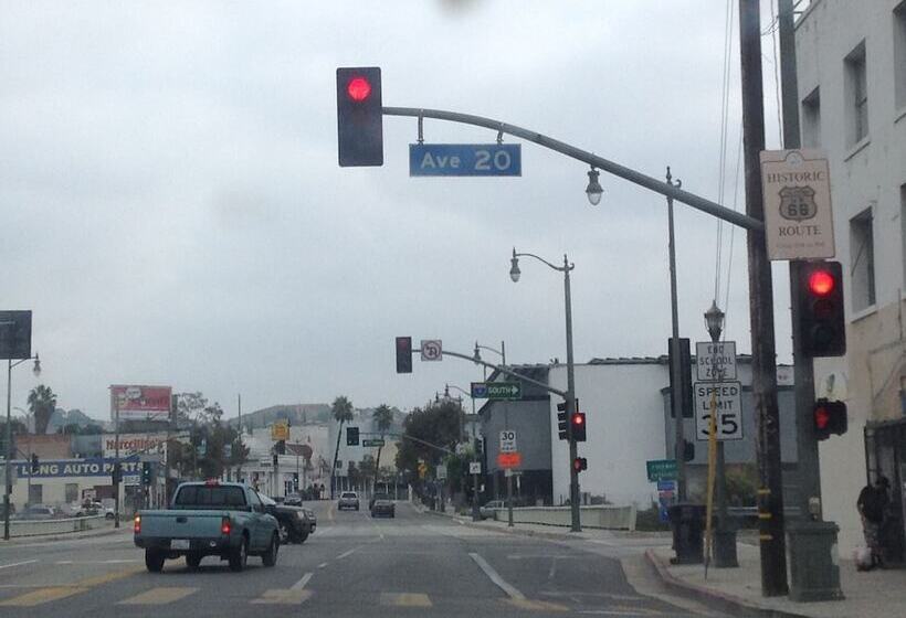 בית מלון כפרי Historic City View Suites