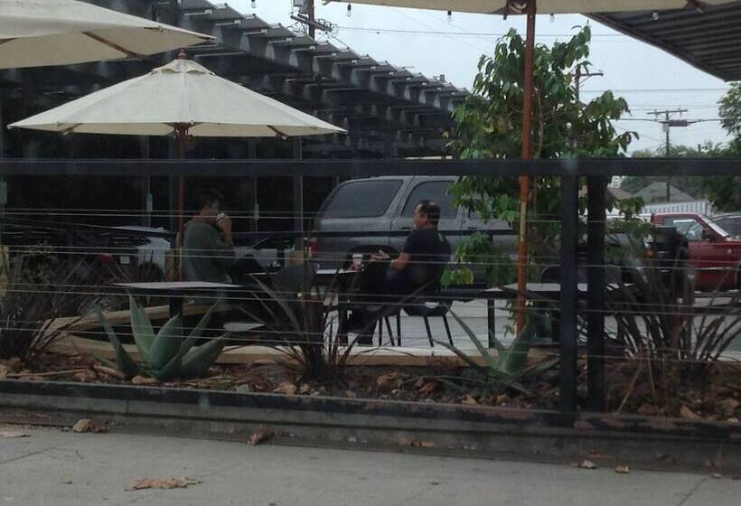 בית מלון כפרי Historic City View Suites