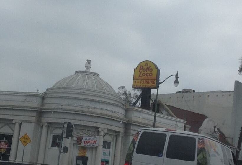 בית מלון כפרי Historic City View Suites