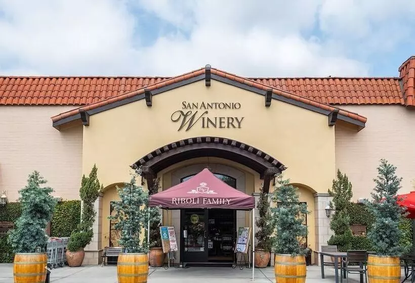 ホテル Historic City View   Suites