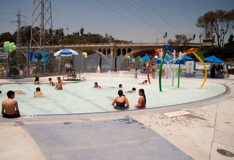 בית מלון כפרי Historic City View Suites