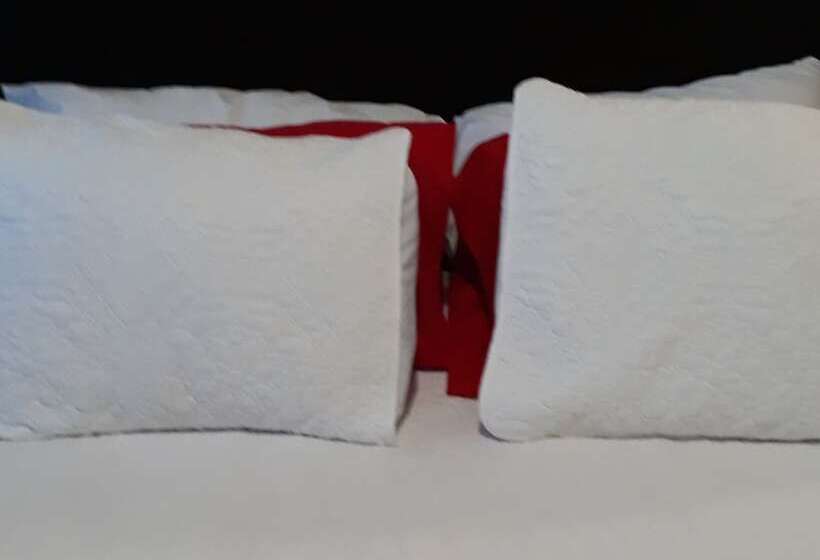 בית מלון כפרי Historic City View Suites