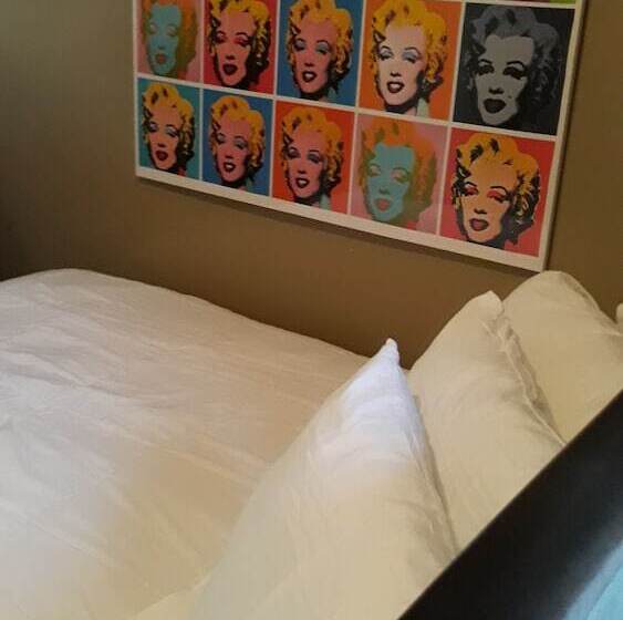 בית מלון כפרי Historic City View Suites