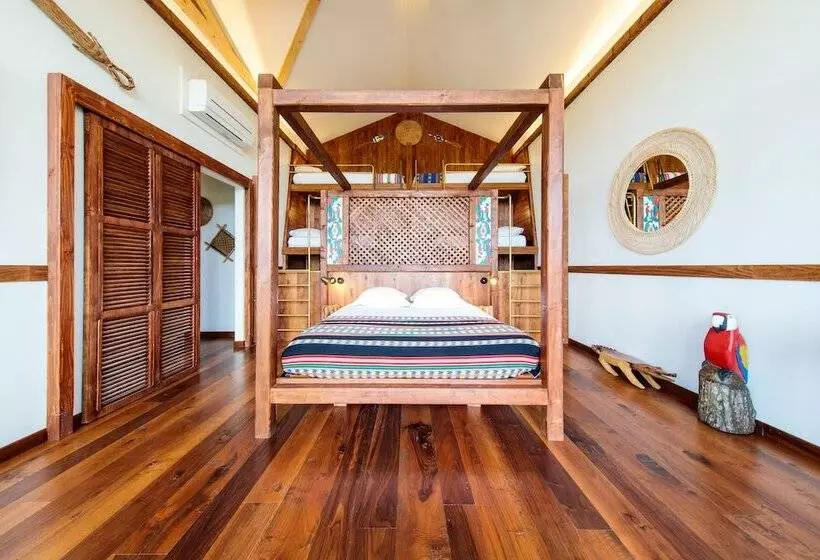 Hotelli Les Lodges   Parrot World