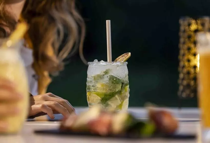 Hotelli Les Lodges   Parrot World