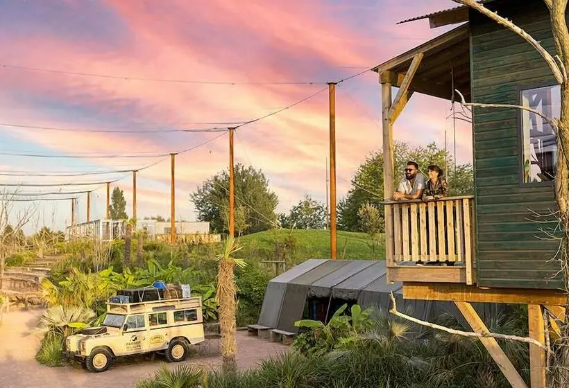 Hotelli Les Lodges   Parrot World