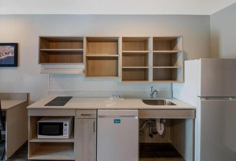 فندق Woodspring Suites Wixom   Novi