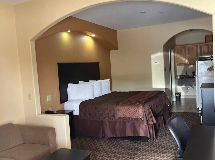 Мотель Deluxe Inn & Suites