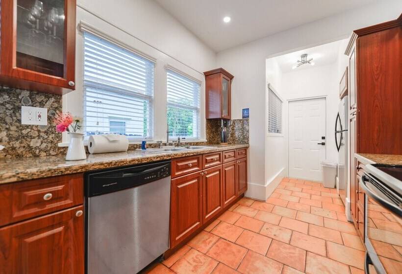 דירת נופש Amazing Bahamian Home At Design District