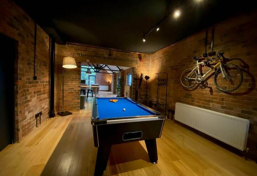 Stunning 3bd Character House Near Coleshill