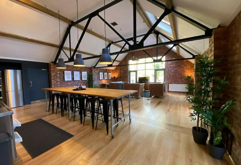 Stunning 3bd Character House Near Coleshill