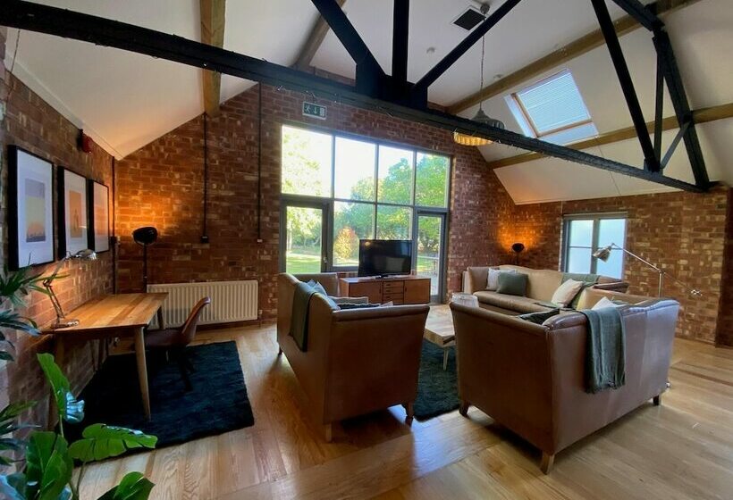 Stunning 3bd Character House Near Coleshill