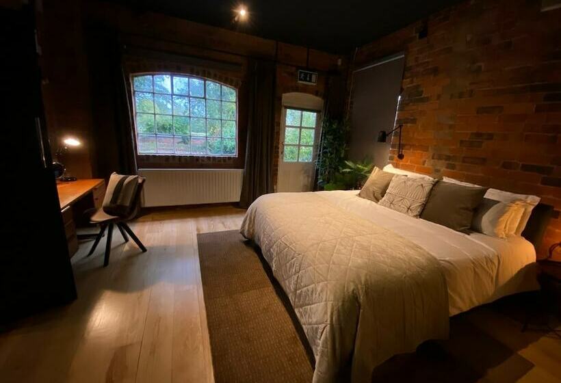 Stunning 3bd Character House Near Coleshill