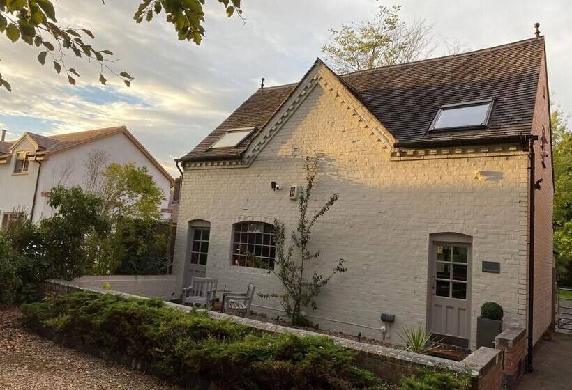 Stunning 3bd Character House Near Coleshill