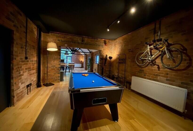 Stunning 3bd Character House Near Coleshill