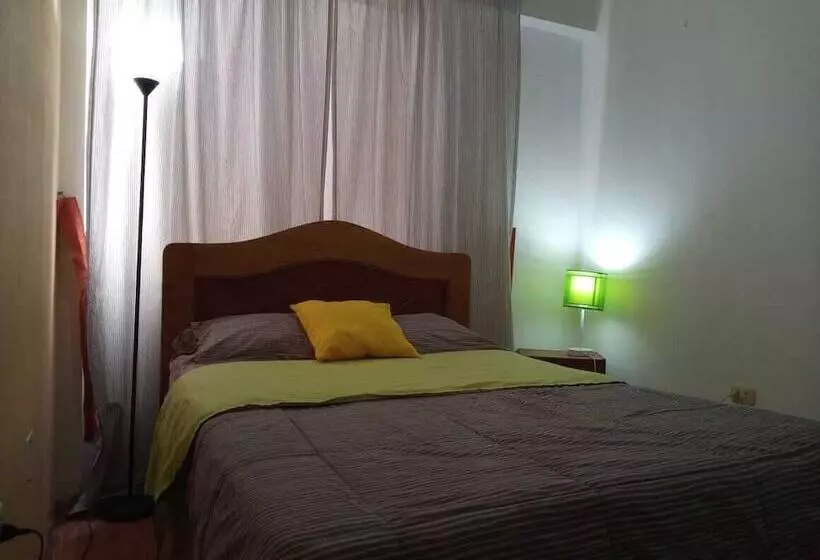 ベッドアンドブレックファースト Callao Backpacker   Adults Only