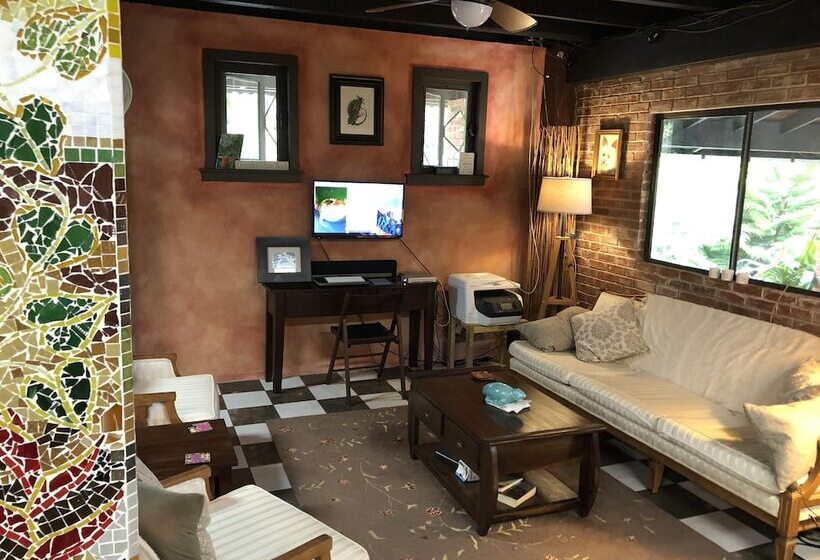 تختخواب و صبحانه Rainforest Inn