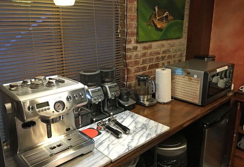 تختخواب و صبحانه Rainforest Inn