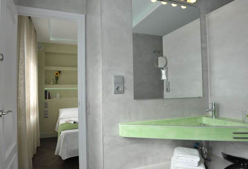 Gaudint Barcelona Suites