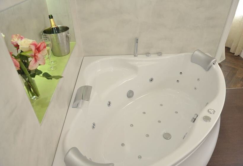 Gaudint Barcelona Suites