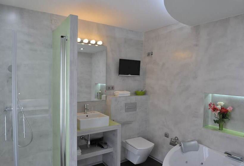 Gaudint Barcelona Suites