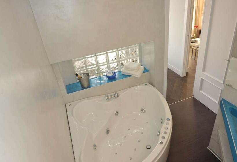 Gaudint Barcelona Suites