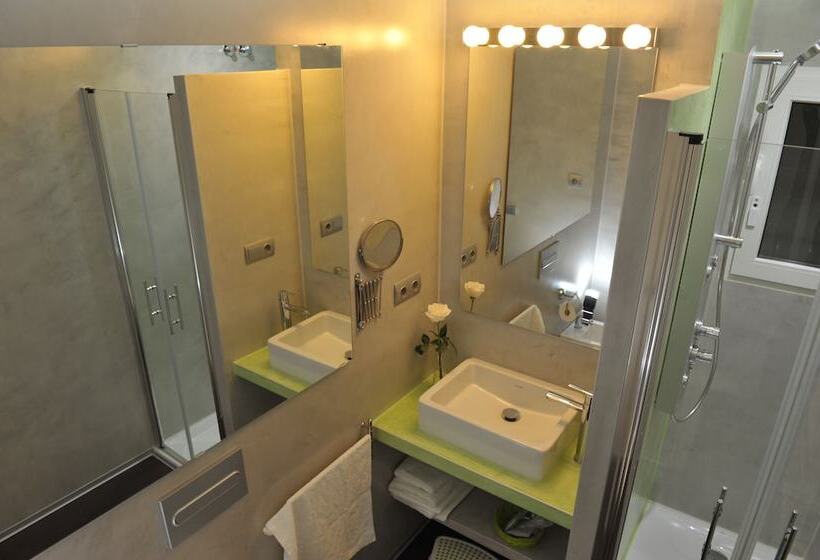 Gaudint Barcelona Suites